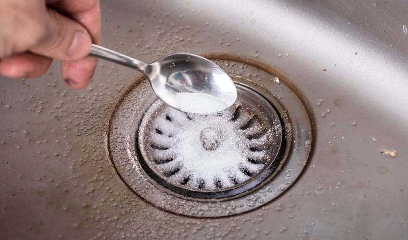 cleaning smelling drains