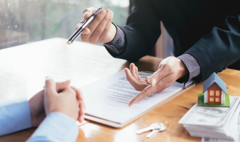 cropped picture of two persons discussing about the rental property